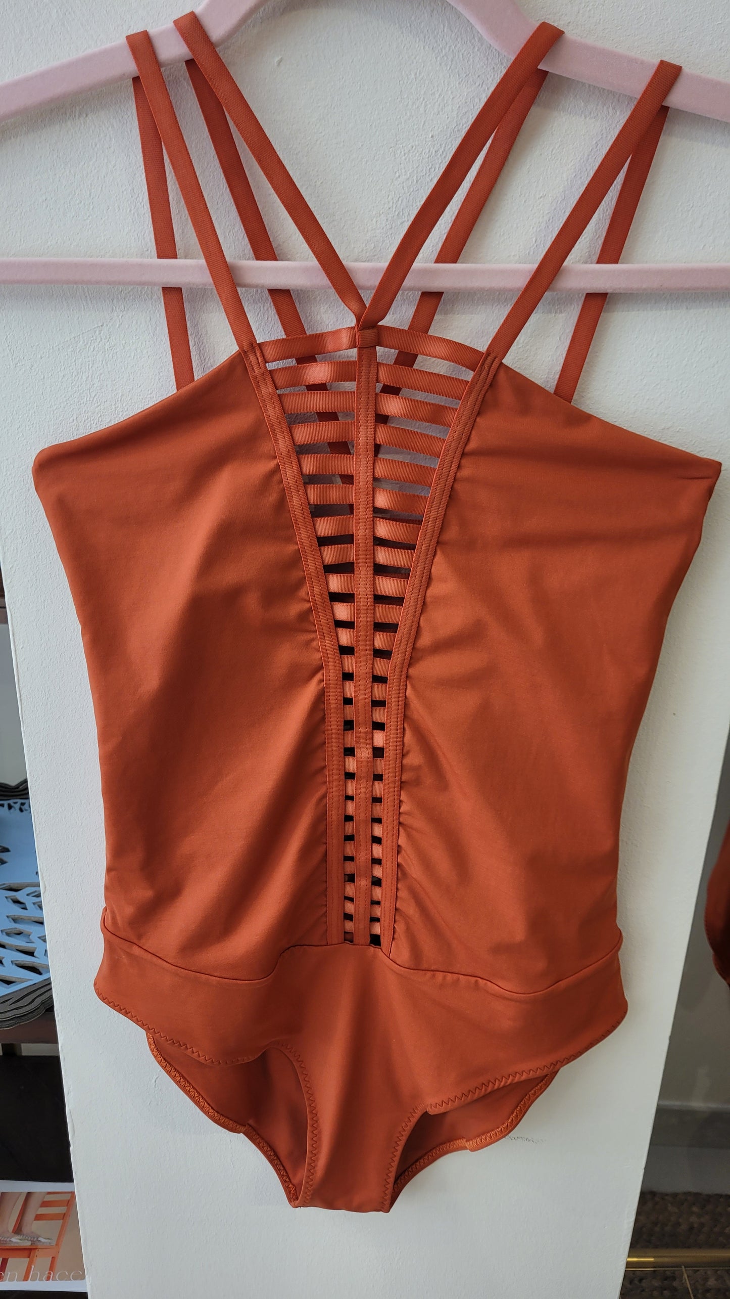 BAÑADOR "PARALLEL". Suki Cohen.