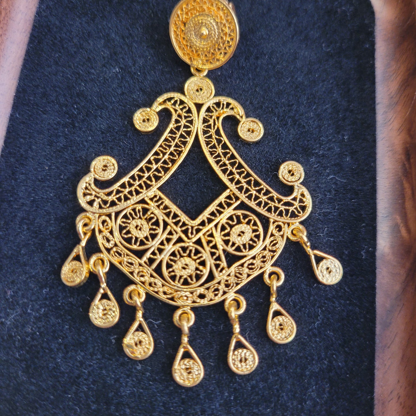 ARETES CAMPANA