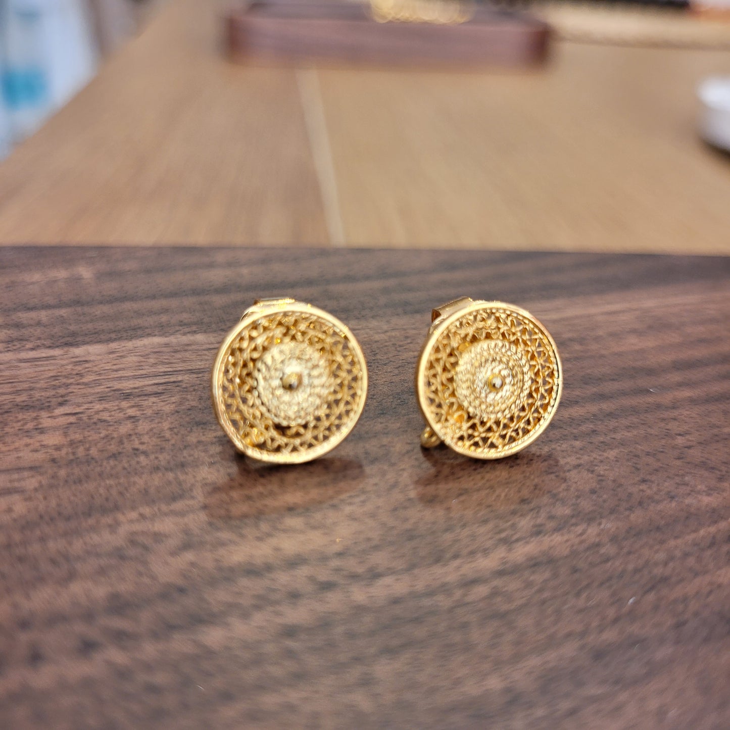 ARETES CAMPANA