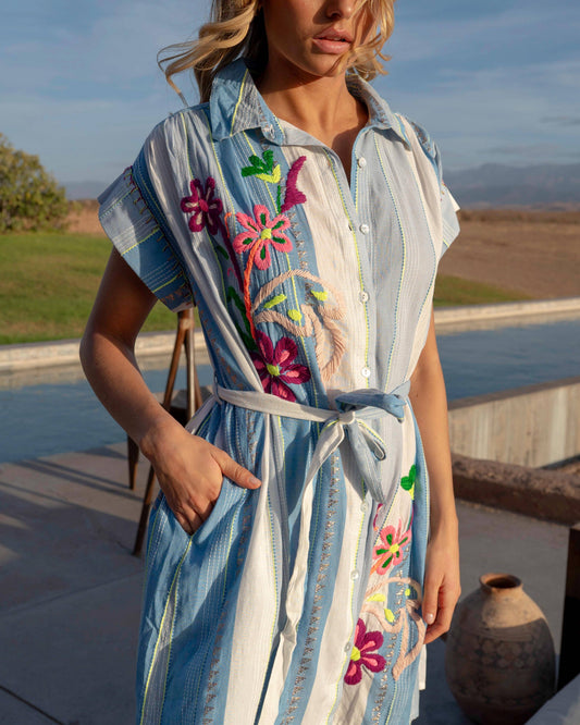 Vestido camisero corto bordado