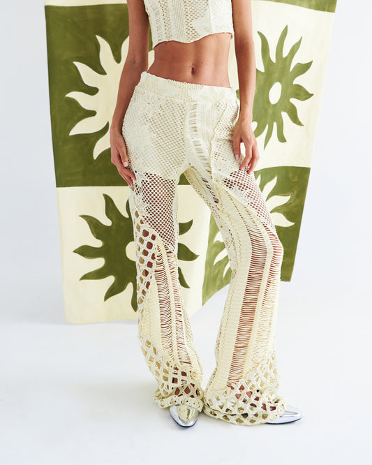 Pantalones artesanales de punto calado en tono crudo, c