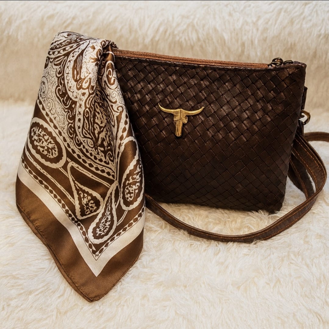 BOLSO MARRON DE CUERO ARTESANAL