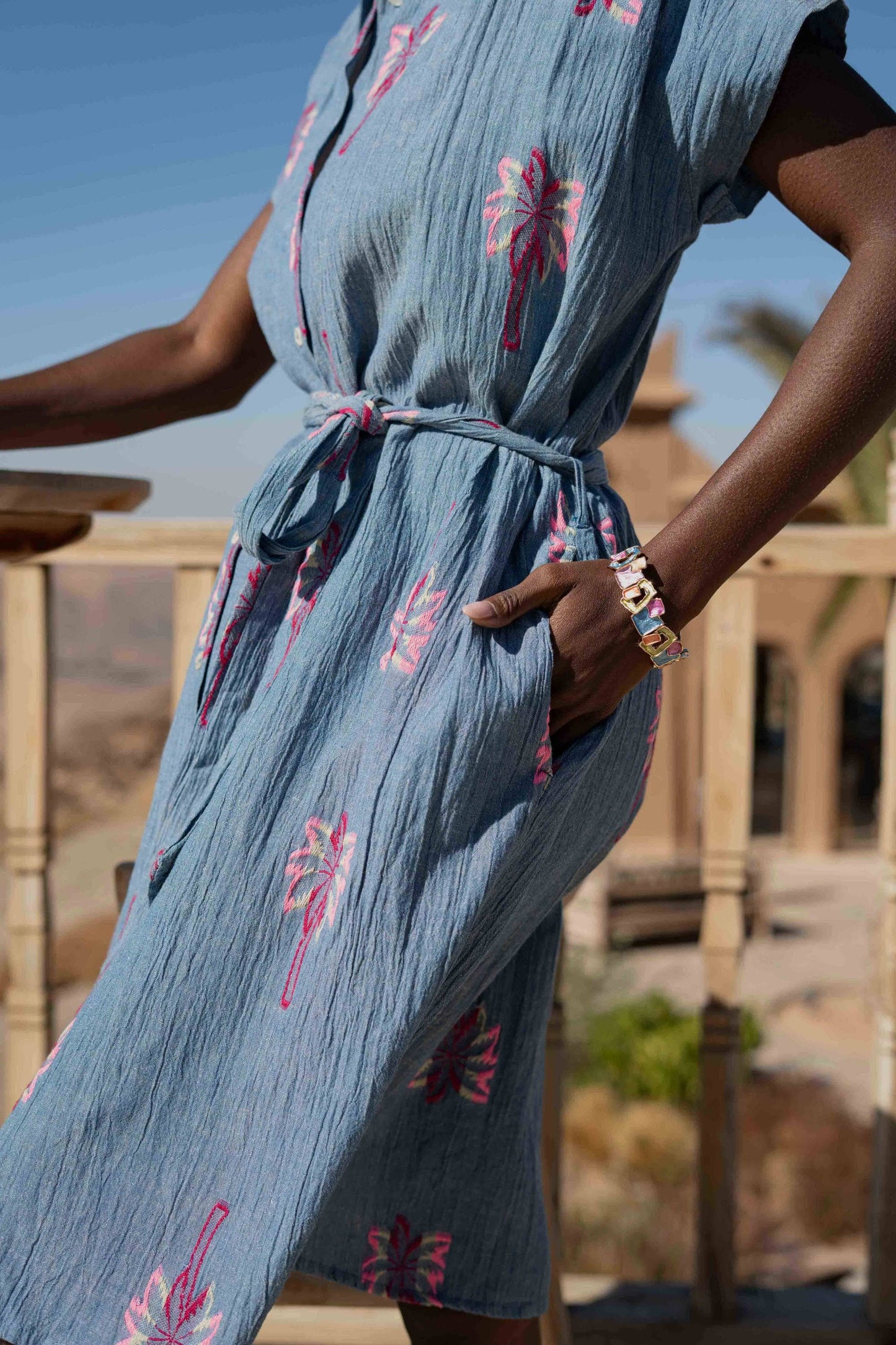 Vestido camisero corto bordado Azul