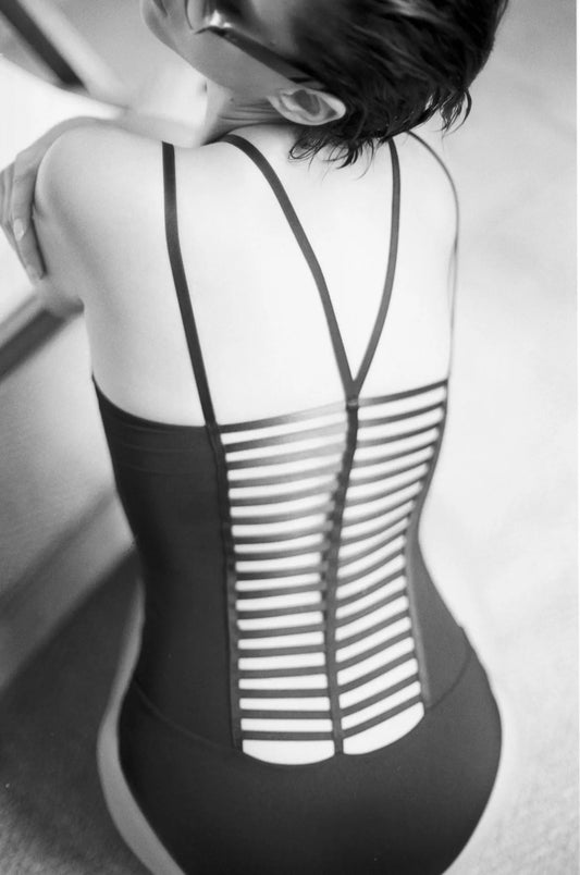 BAÑADOR "PARALLEL". Suki Cohen.